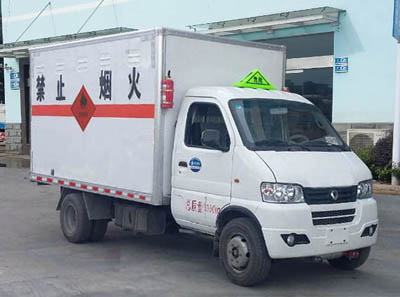 东风蓝牌易燃液体厢式运输车