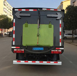 东风小多利卡扫路车