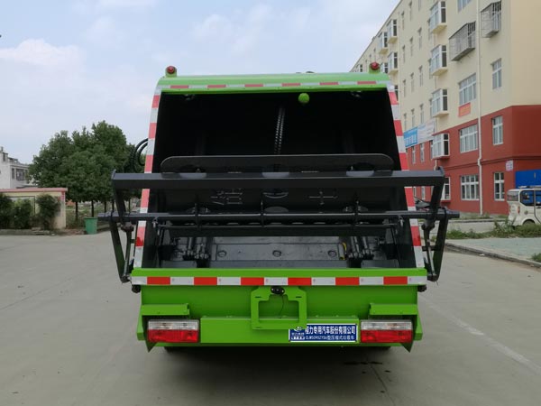 东风大多利卡压缩式垃圾车