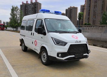 江铃特顺短轴中顶救护车