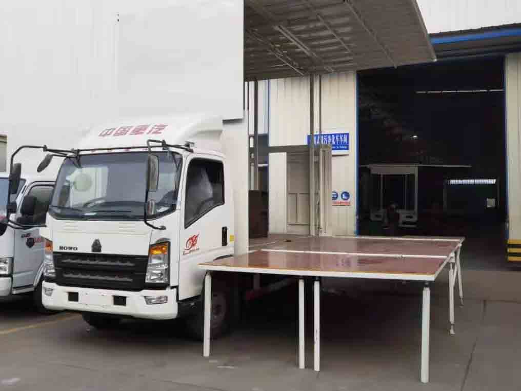 重汽豪沃舞台车（厢长4米2）