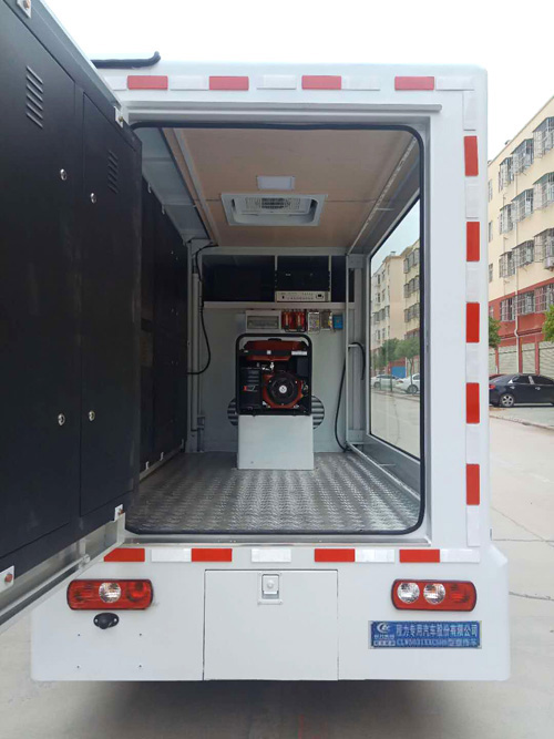 跃进双排宣传车